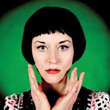 WALKER, AMY - DISCOURSE ON ACCENTS