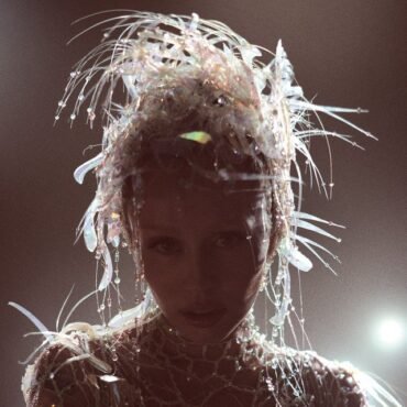 CYRUS, MILEY - SOMETHING BEAUTIFUL