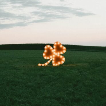 GRAYSCALE - THE HART