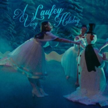 LAUFEY - A VERY LAUFEY HOLIDAY: SANTA CLAUS.. EDITION