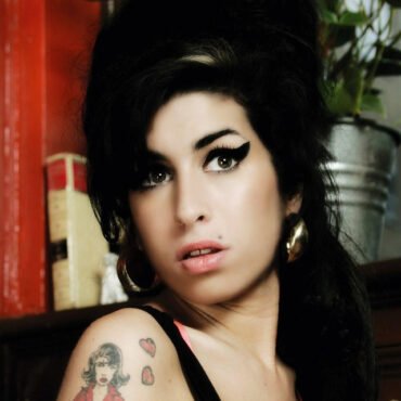 Amy Winehouse artist photo