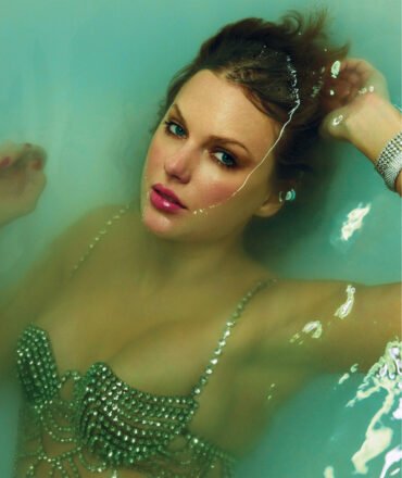 Taylor Swift artist photo